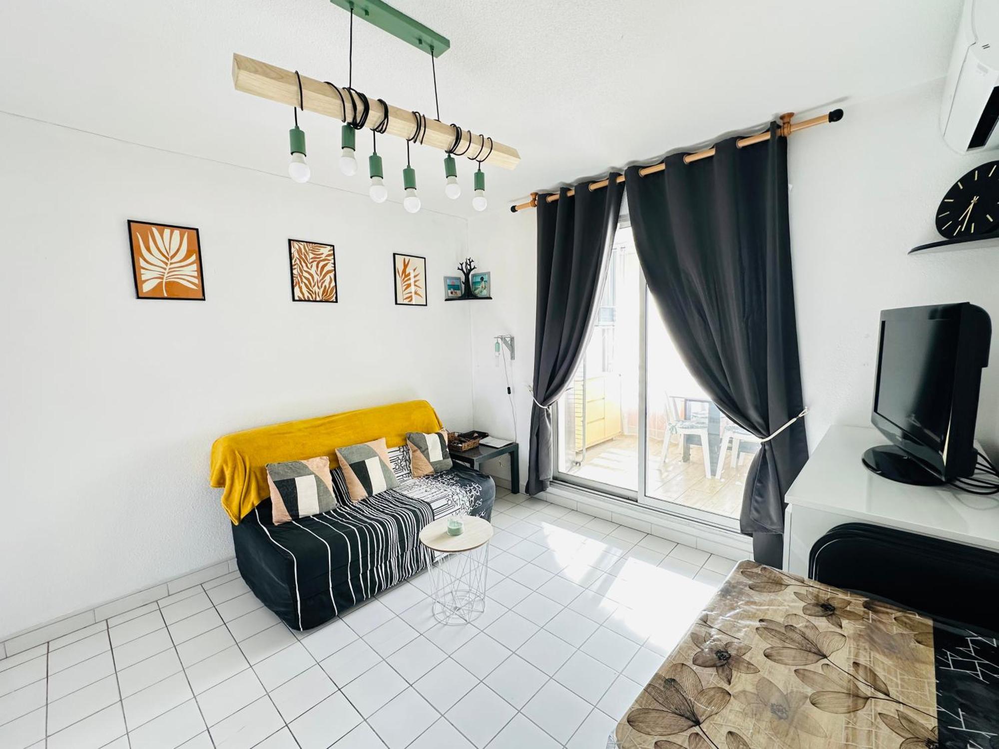 Apartment Face A La *